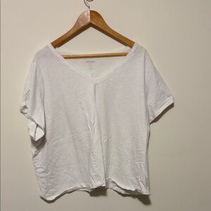 Old Navy Women's Classic White V-Neck Tee